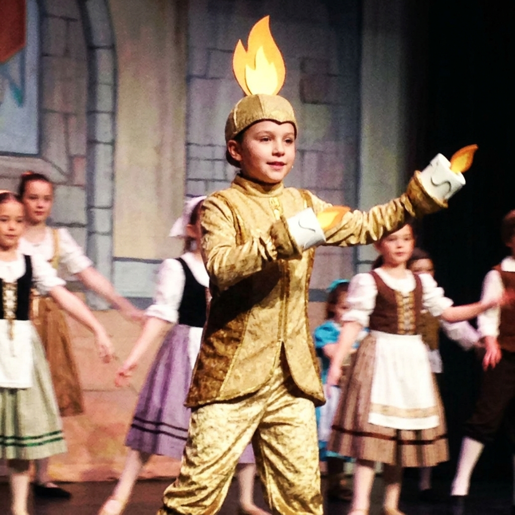 Lumiere Kostüm für Tanzaufführung